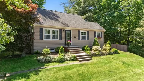 38 Vale View Rd, Wakefield, MA 01880