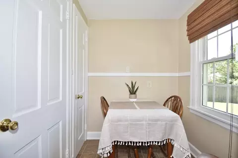 66 Oregon St, Springfield, MA 01118 photo 6