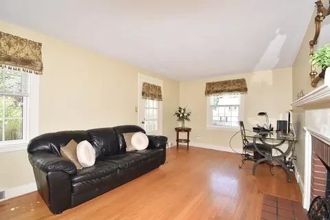 66 Oregon St, Springfield, MA 01118 photo 7