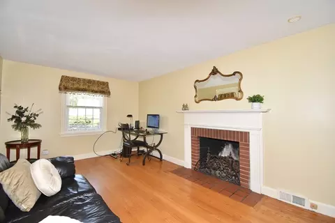 66 Oregon St, Springfield, MA 01118 photo 9