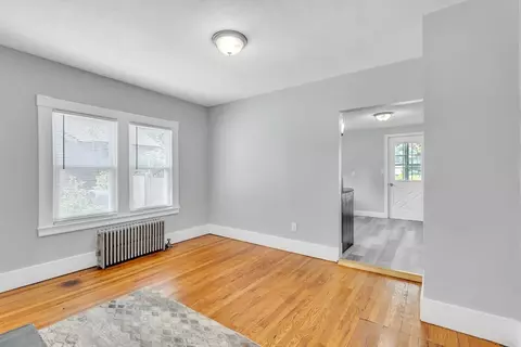 106 Barber St, Springfield, MA 01109 photo 9