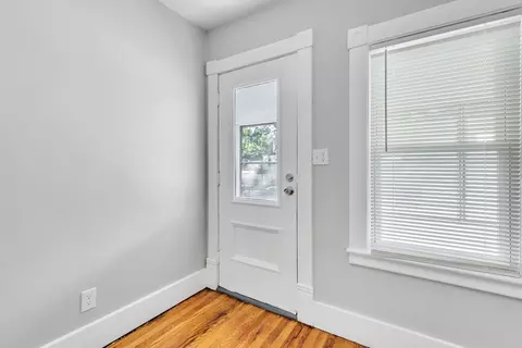 106 Barber St, Springfield, MA 01109 photo 3