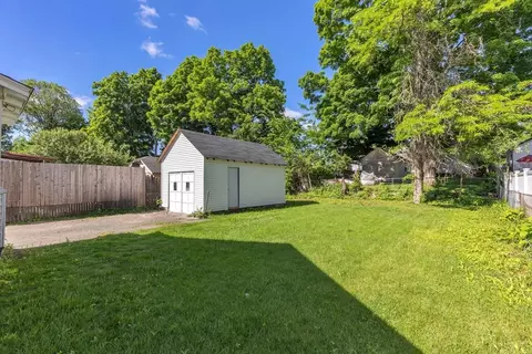 106 Barber St, Springfield, MA 01109 photo 25