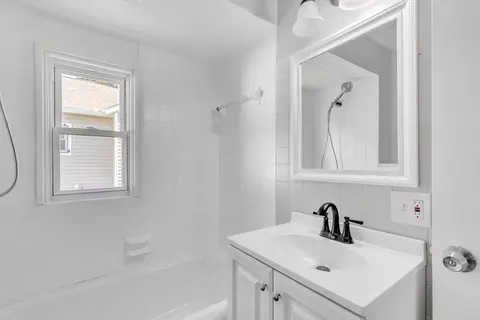 106 Barber St, Springfield, MA 01109 photo 22