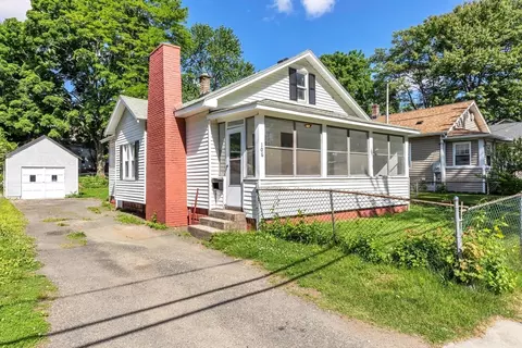 106 Barber St, Springfield, MA 01109 photo 2