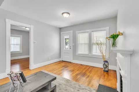 106 Barber St, Springfield, MA 01109 photo 8