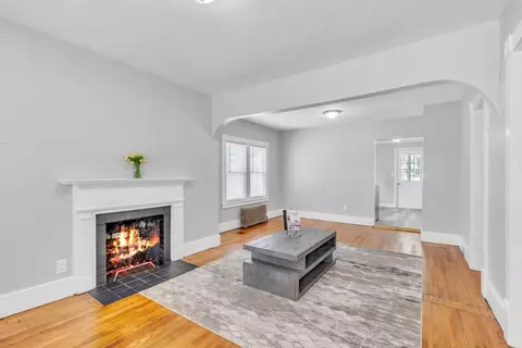 106 Barber St, Springfield, MA 01109 photo 4