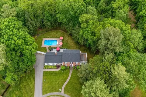 16 Jordan Rd, Lynnfield, MA 01940