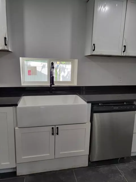 3 Rogers St, Worcester, MA 01604 photo 2
