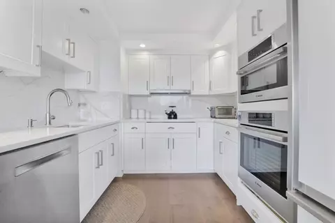 250 Hammond Pond Pkwy #911S, Chestnut Hill, MA 02467