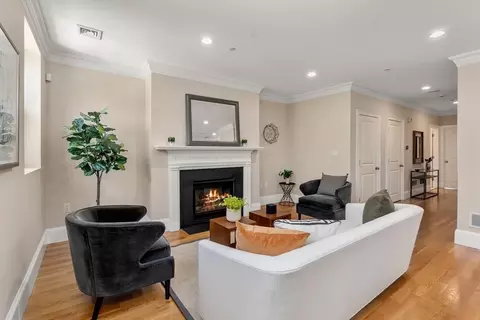 11 Regent Cir #4, Brookline, MA 02445