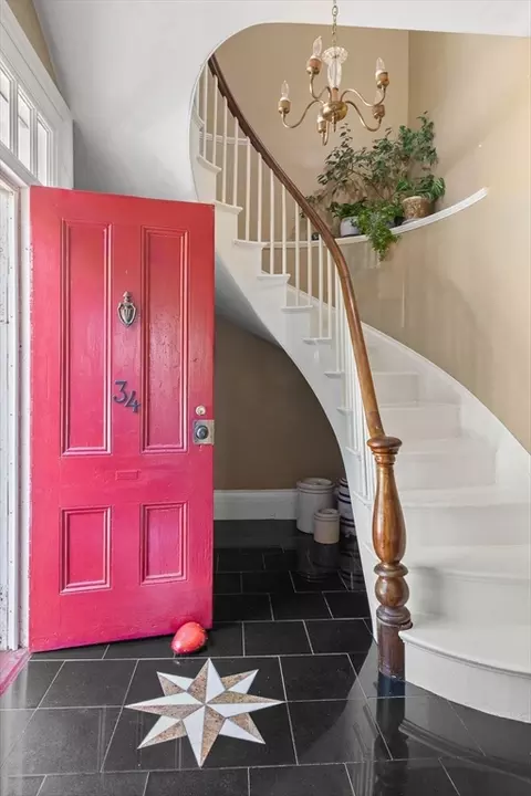 34 High St, Merrimac, MA 01860