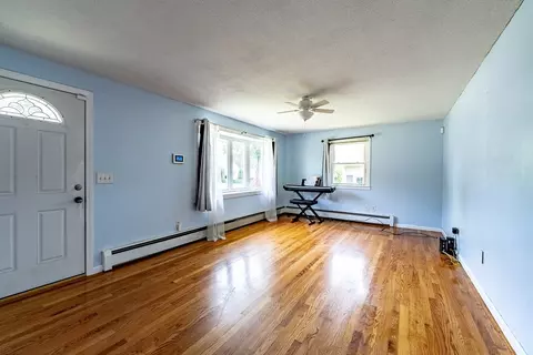 69 Wanda St, Chicopee, MA 01013 photo 4