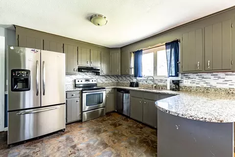 69 Wanda St, Chicopee, MA 01013 photo 16