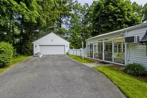 190 Mary Coburn Rd, Springfield, MA 01129 photo 4