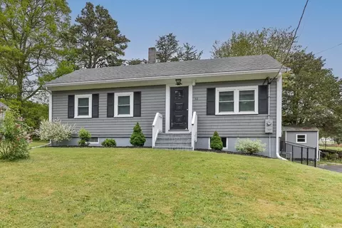 61 Marion Rd, Mattapoisett, MA 02739