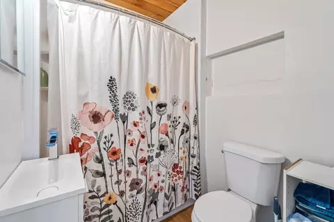 Bath - 142 Parsons St, Easthampton, MA 01027 photo 1 of 3
