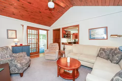 405 Beverly Rd, Franklin, MA 02038 photo 9