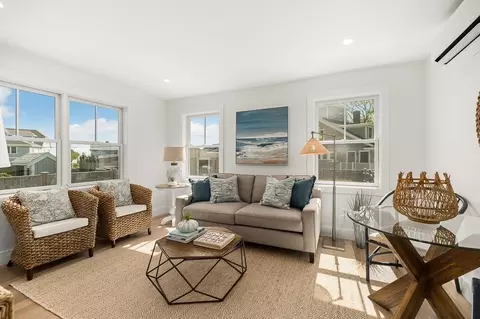 1 Sandpiper Ln, Manchester, MA 01944