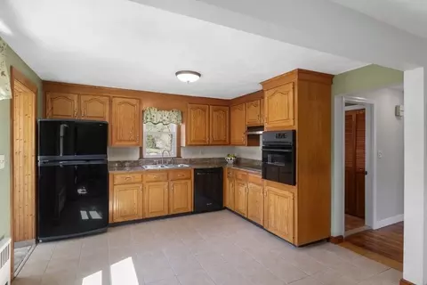 Kitchen - 47 Irving Dr, Walpole, MA 02081 photo 3 of 4