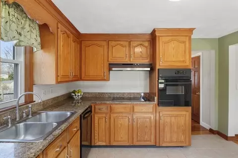 Kitchen - 47 Irving Dr, Walpole, MA 02081 photo 2 of 4