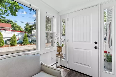 Entry Way - 231 Ferry St, Lawrence, MA 01841 photo 2 of 4