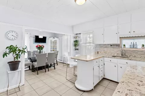 Kitchen - 231 Ferry St, Lawrence, MA 01841 photo 1 of 5