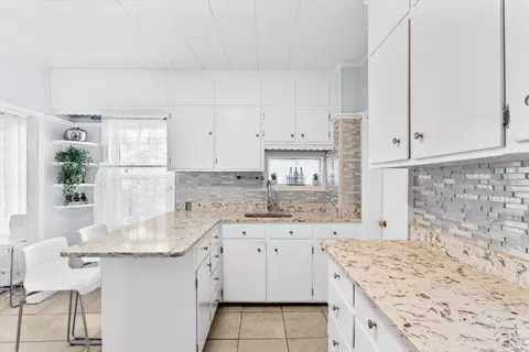 Kitchen - 231 Ferry St, Lawrence, MA 01841 photo 2 of 5