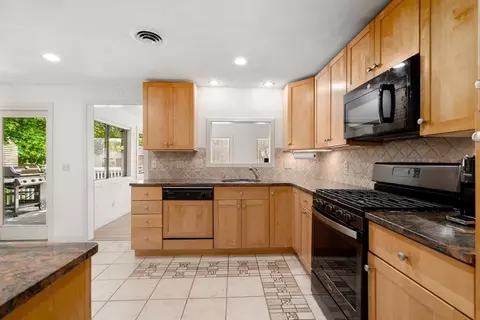 70 Standish Rd, Needham, MA 02492 photo 12