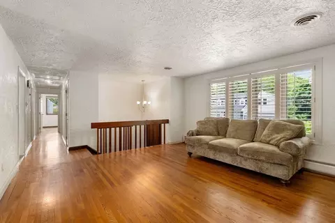 70 Standish Rd, Needham, MA 02492 photo 4