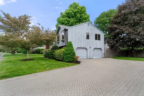 70 Standish Rd, Needham, MA 02492 photo 2
