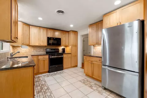 70 Standish Rd, Needham, MA 02492 photo 13