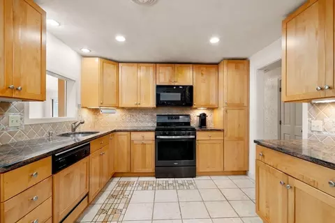 70 Standish Rd, Needham, MA 02492 photo 9