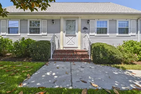 31 Kevin Dr, Dartmouth, MA 02747