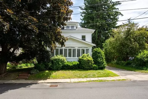 102 High St, Amesbury, MA 01913