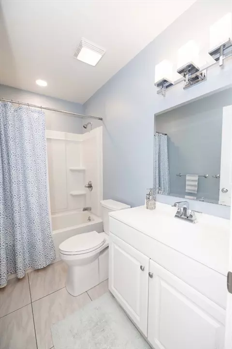 Bath - 612 Edgebrook Dr #612, Boylston, MA 01505 photo 2 of 2