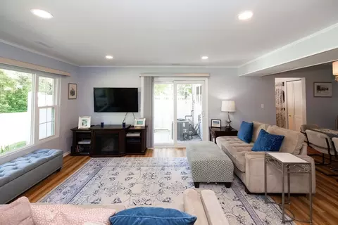 Living - 612 Edgebrook Dr #612, Boylston, MA 01505 photo 2 of 4