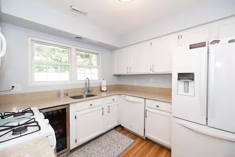 Kitchen - 612 Edgebrook Dr #612, Boylston, MA 01505 photo 1 of 2