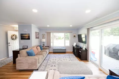 Living - 612 Edgebrook Dr #612, Boylston, MA 01505 photo 1 of 4