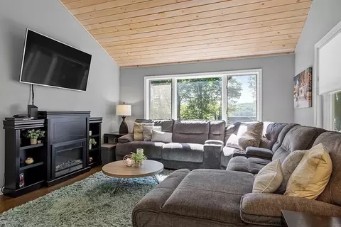 Living - 46 Battles Rd, Westminster, MA 01473 photo 4 of 4