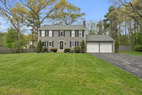 8 Hawthorne Dr, Walpole, MA 02081