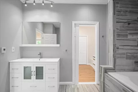 Bath - 3 Porter St # -B, Worcester, MA 01604 photo 2 of 4