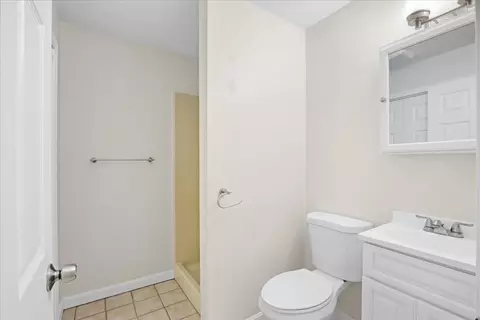Bath - 3 Porter St # -B, Worcester, MA 01604 photo 4 of 4
