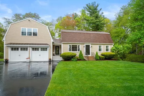 29 Warren St, Upton, MA 01568