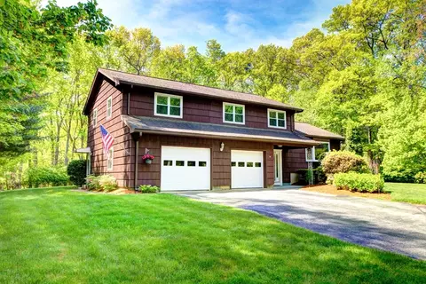 10 Longmeadow Rd, Chelmsford, MA 01824