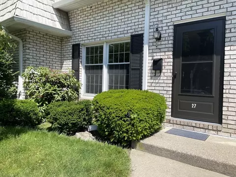 27 Plantation Dr #27, Agawam, MA 01001