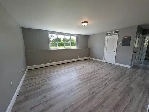 Living - 191 Glasgow St #3, Fall River, MA 02721 photo 2 of 2