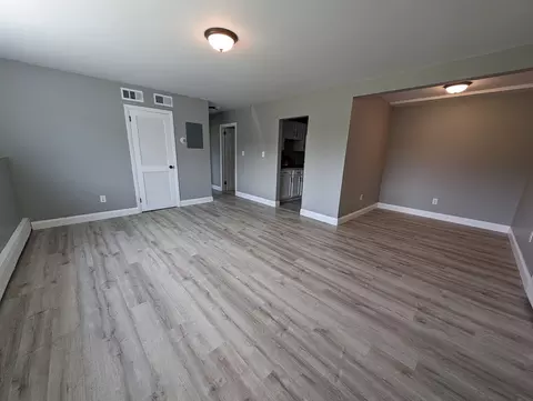Living - 191 Glasgow St #3, Fall River, MA 02721 photo 1 of 2