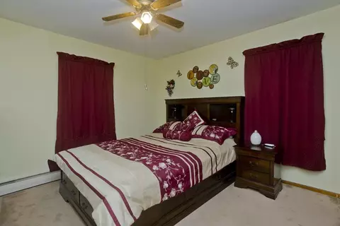119 Kane St, Springfield, MA 01119 photo 3