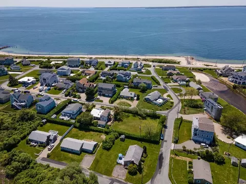24 Fresh River Ln, Falmouth, MA 02540